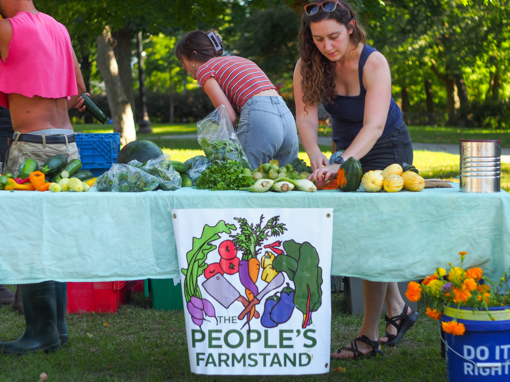 Volunteer Sonya Kaufman organizes veggies at The People’s Farmstand at Pomeroy Park in Burlington, VT.