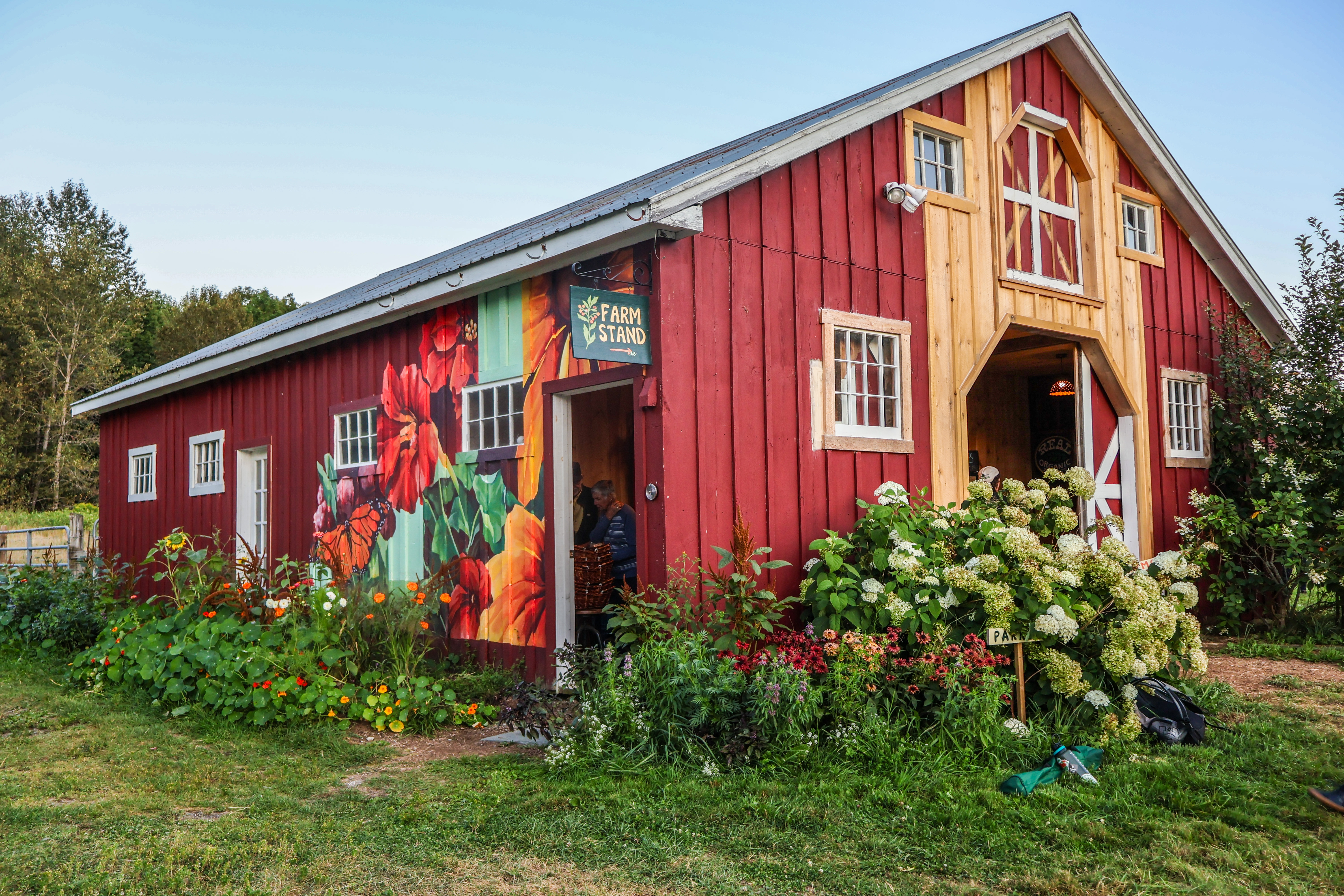 The barn and farmstand at Stone's Throw Farmstead