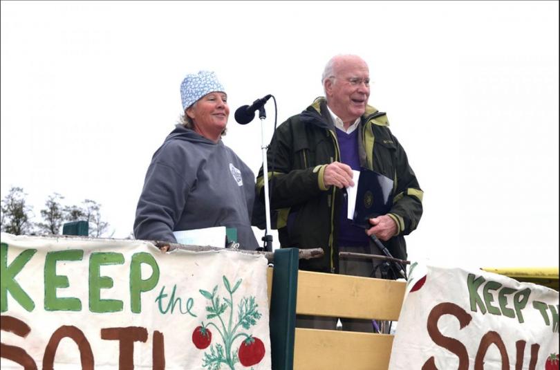 Senator Patrick Leahy and Enid Wonnacott at the Keep the Soil in Organic rally