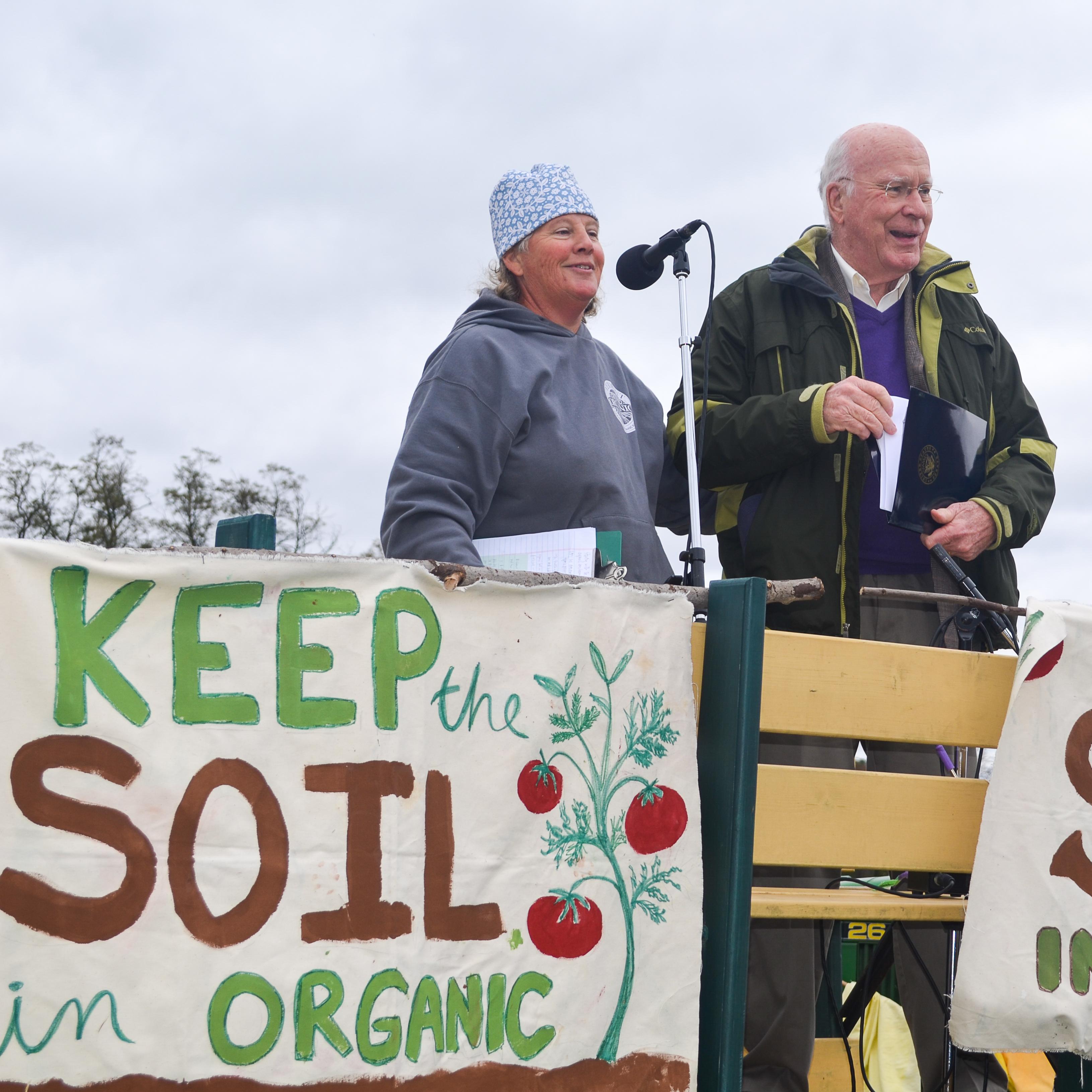 Enid and Senator Leahy at the rally for keeping the soil in organic